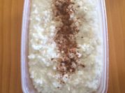 Una foto de postres con leche de coco