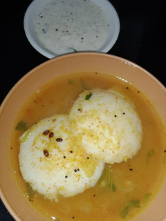 ઇડલી સંભાર (Idli Sambhar Recipe In Gujarati) રેસીપી મુખ્ય ફોટો