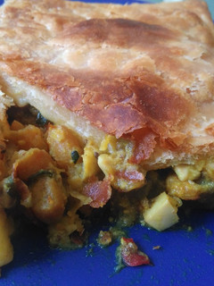 Una foto de Empanada de hojaldre con gambas