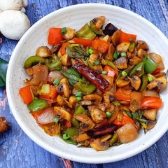 A picture of Pad Hed (Thai Stir Fry Mushrooms).