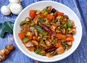 A picture of Pad Hed (Thai Stir Fry Mushrooms).