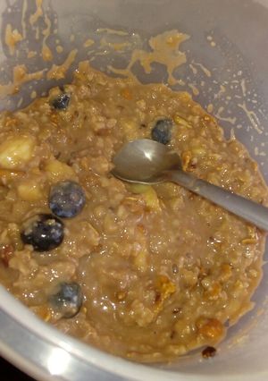 Una foto de Desayuno saludable con avena, banana y leche ❤️