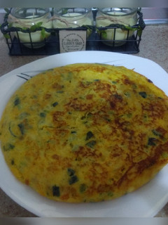 Una foto de Tortilla de calabacín y patata