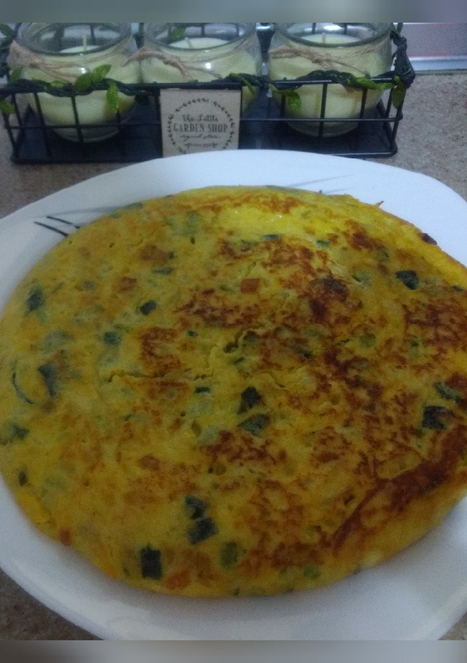 Una foto de Tortilla de calabacín y patata
