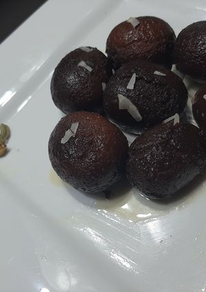 A picture of Gulab jaman.