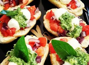 Foto de Bruschettas de Musarella de Búfala e Molho Pesto alla Marco