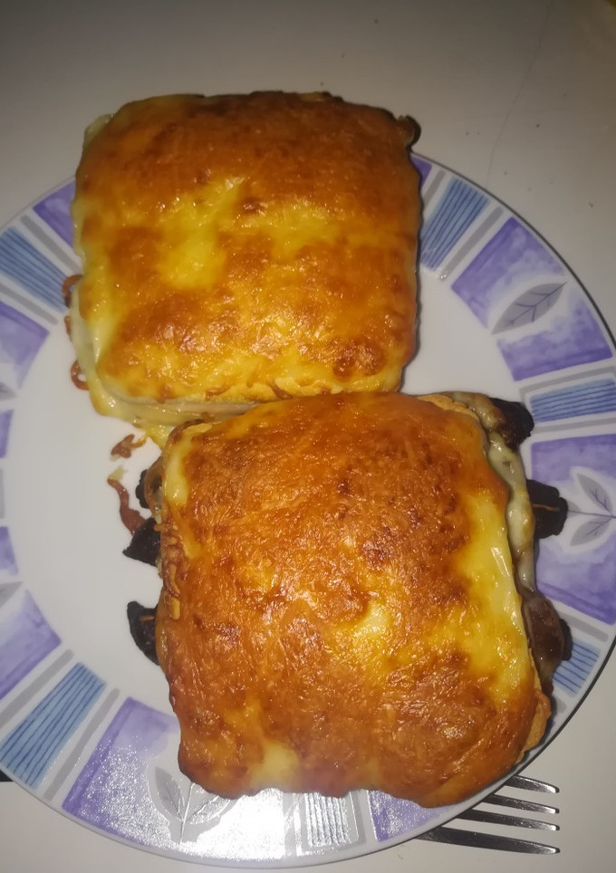 Una foto de Croque monsieur con bacon