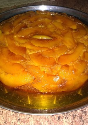 Una foto de Torta invertida de durazno 🍑