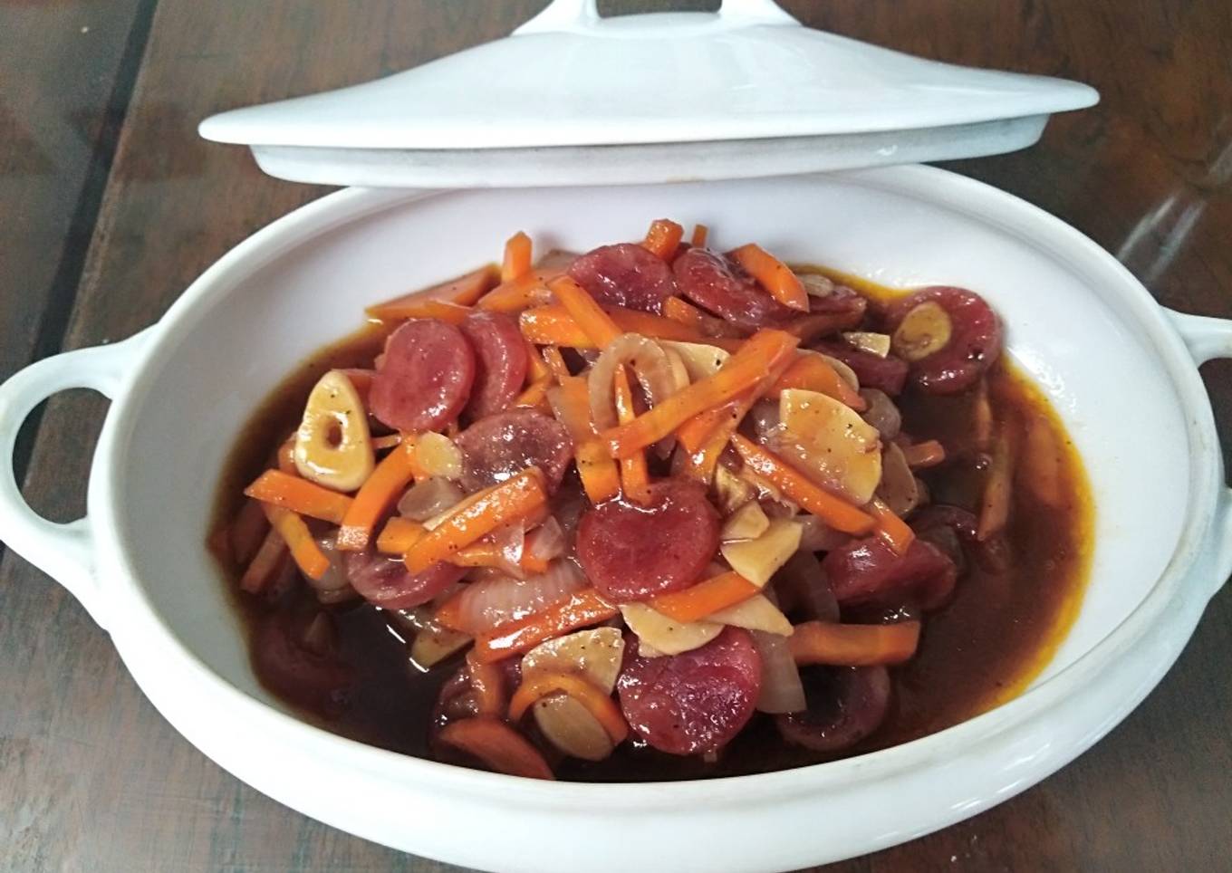 Sosis babi saus bolognese