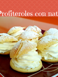 Una foto de Lionesas con nata, un dulce bocado muy fácil de hacer-Profiteroles rellenos de nata caseros