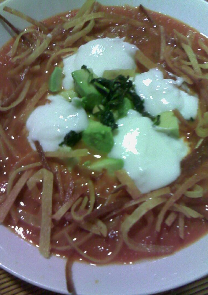 Una foto de Sopa azteca de tortilla