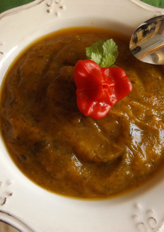 Una foto de Puré de verduras con algas wakame
