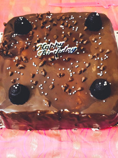 चॉकलेट ट्रफल केक (chocolate truffle cake recipe in Hindi) रेसिपी मुख्य फोटो