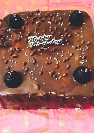 चॉकलेट ट्रफल केक (chocolate truffle cake recipe in Hindi) रेसिपी मुख्य फोटो