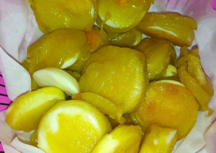 Telur rebus balut tepung