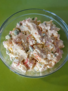 Una foto de Ensaladilla rusa multicolor