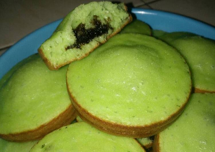 Langkah Mudah untuk Menyiapkan Pukis bulat isi coklat yang Enak