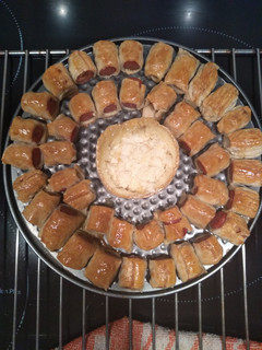 Una foto de Salchichitas con hojaldre para untar en queso