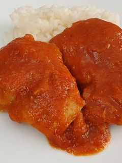 Una foto de Contramuslos de pollo en salsa