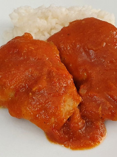 Una foto de Contramuslos de pollo en salsa