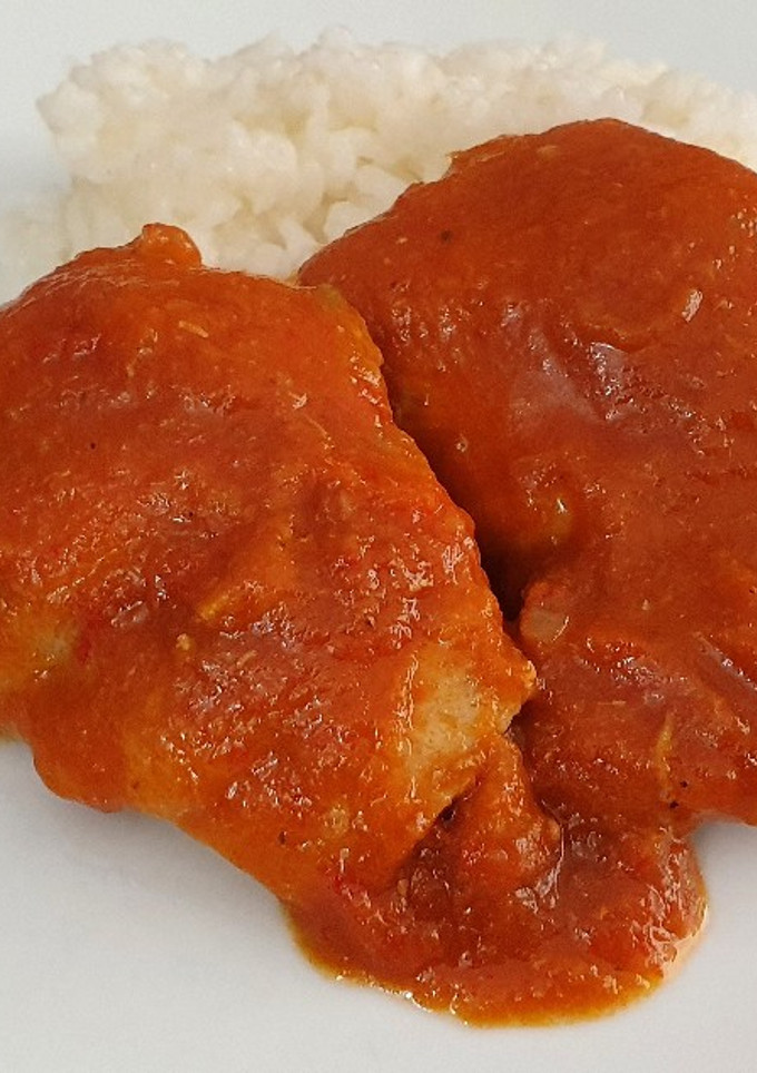 Una foto de Contramuslos de pollo en salsa