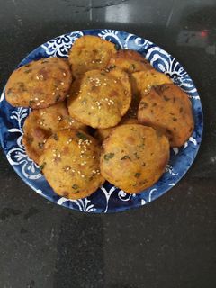 બાજરી મેથી ના ઢેબરાં (Bajri methi Dhebra Recipe in Gujarati) રેસીપી મુખ્ય ફોટો