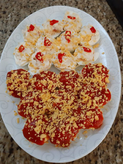 Una foto de Huevos rellenos (tomate o mayonesa)
