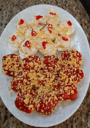 Una foto de Huevos rellenos (tomate o mayonesa)