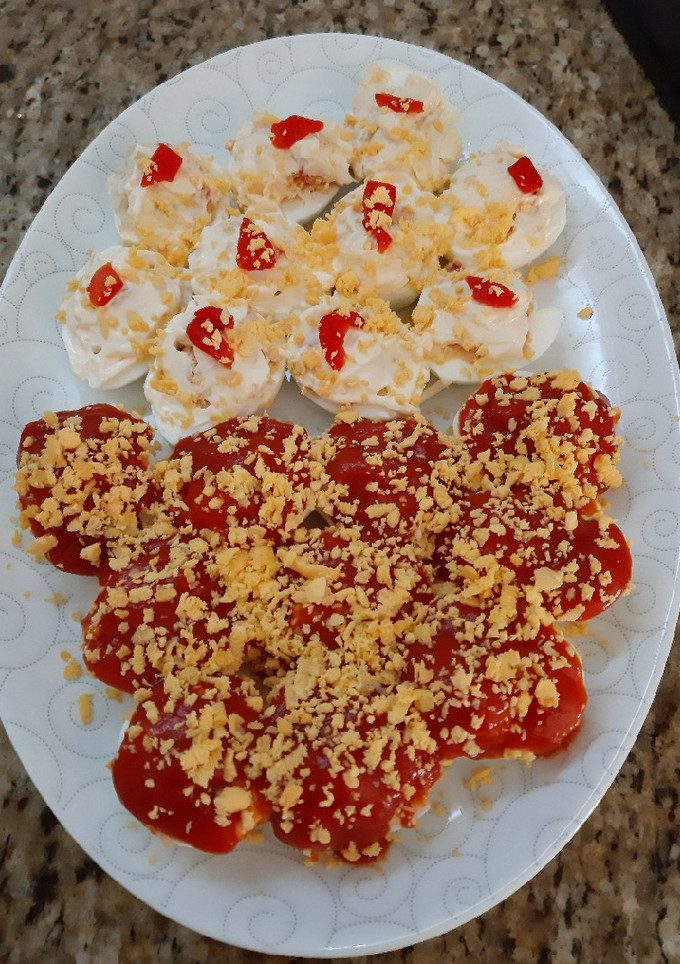 Una foto de Huevos rellenos (tomate o mayonesa)