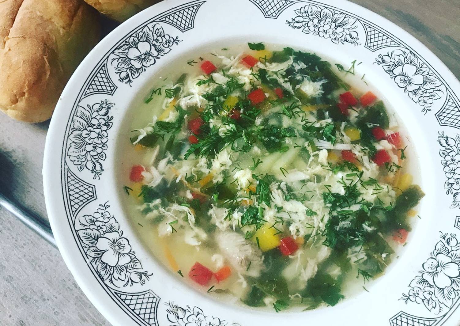 Щавельный суп с яйцом и курицей