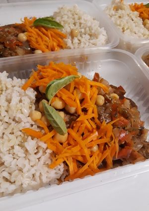 Una foto de Bifecitos a la criolla con arroz yamaní