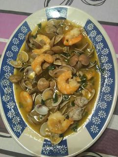 Una foto de Almejas con gambas