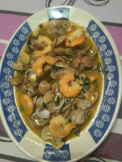 Una foto de Almejas con gambas