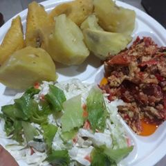A picture of Sweet potatoes,fried egg and salad.