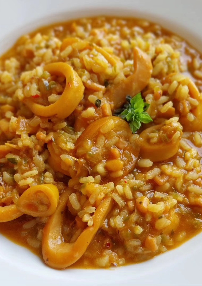 Una foto de Arroz caldoso de calamares