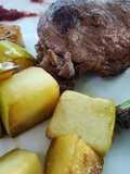 Magret de pato con manzana y salsa de arándanos