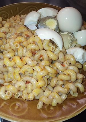 A picture of Macronni.