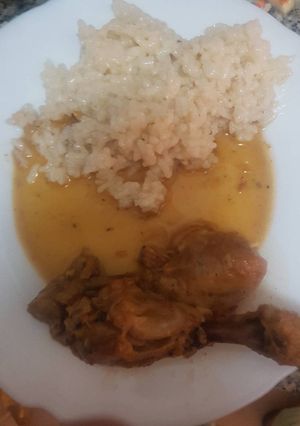 Foto principal de Jamoncitos de pollo en salsa con arroz