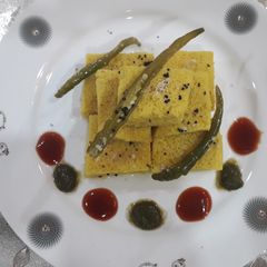 A picture of Khaman dhokla.