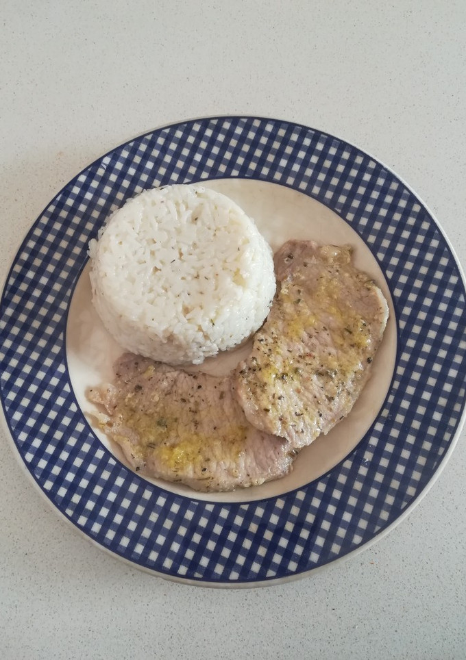 Una foto de Filetes de lomo manirados en limón con arroz (Olla Gm g)