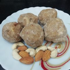 A picture of Wheat Flour Ladoo.