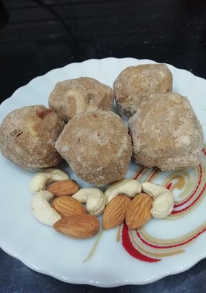 A picture of Wheat Flour Ladoo.