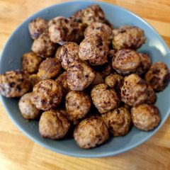 A picture of Christmas meatballs.