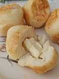 Buñuelos de Yuca Rellenos con Queso