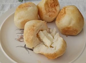 Una foto de Buñuelos de Yuca Rellenos con Queso