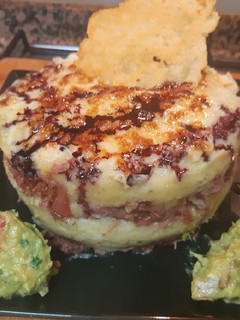 Una foto de Timbal de pato confitado con parmentier de patata