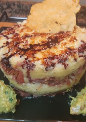 Una foto de Timbal de pato confitado con parmentier de patata