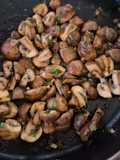 Hongos cremini salteados