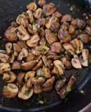 Hongos cremini salteados