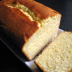 A picture of Condensed Milk & Lemon Pound Cake.
